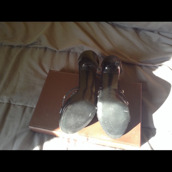 Guess Heels - Picture 2 of 3